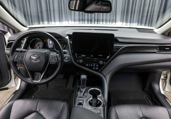 Подержанный автомобиль Toyota Camry Sedan 2022 года (14 фото)