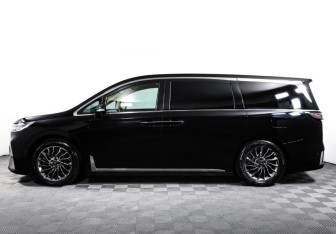 Подержанный автомобиль Voyah Dream 2023 года (8 фото)