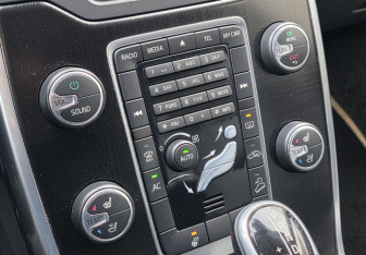 Подержанный автомобиль Volvo XC70 2014 года (14 фото)