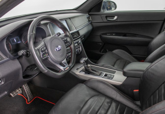 Подержанный автомобиль Kia Optima Sedan 2017 года (10 фото)