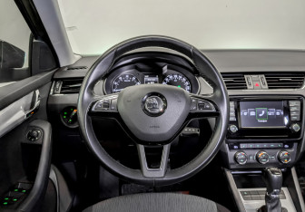 Подержанный автомобиль Skoda Octavia Liftback 2016 года (22 фото)