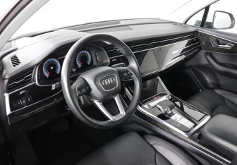 Подержанный автомобиль Audi Q7 2022 года (9 фото)