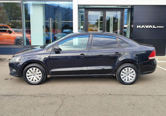 Подержанный автомобиль Volkswagen Polo Sedan 2013 года (8 фото)