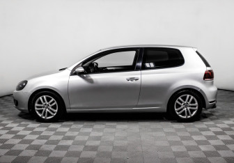 Подержанный автомобиль Volkswagen Golf Hatchback 2011 года (8 фото)