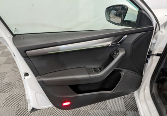 Подержанный автомобиль Skoda Octavia Liftback 2018 года (19 фото)