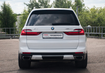 Подержанный автомобиль BMW X7 2019 года (6 фото)