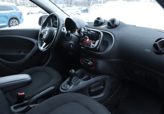 Подержанный автомобиль Smart Forfour 2016 года (9 фото)