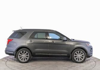 Подержанный автомобиль Ford Explorer 2018 года (4 фото)