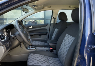 Подержанный автомобиль Ford Focus Hatchback 2009 года (17 фото)
