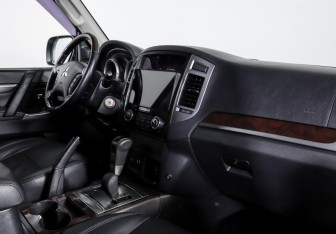Подержанный автомобиль Mitsubishi Pajero 2019 года (9 фото)