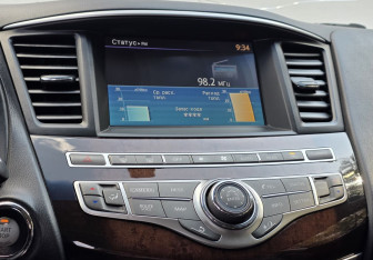 Подержанный автомобиль Infiniti QX60 2015 года (14 фото)