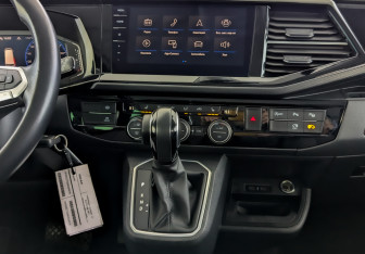 Подержанный автомобиль Volkswagen Multivan 2020 года (15 фото)