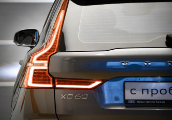 Подержанный автомобиль Volvo XC60 2021 года (33 фото)
