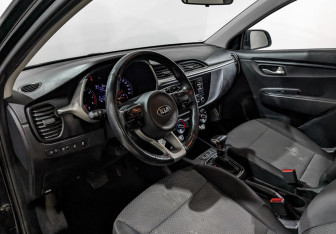 Подержанный автомобиль Kia Rio Hatchback 2021 года (14 фото)