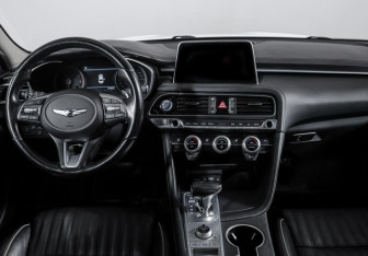 Подержанный автомобиль Genesis G70 2019 года (12 фото)