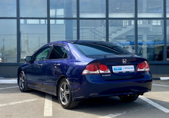 Подержанный автомобиль Honda Civic Sedan 2008 года (7 фото)