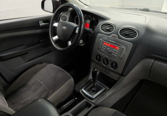 Подержанный автомобиль Ford Focus Sedan 2009 года (10 фото)