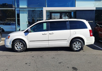 Подержанный автомобиль Chrysler Town & Country 2010 года (8 фото)