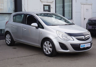 Подержанный автомобиль Opel Corsa 2011 года (3 фото)