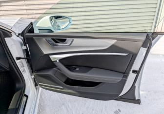 Подержанный автомобиль Audi A7 2021 года (24 фото)