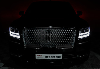 Подержанный автомобиль Lincoln Navigator 2021 года (27 фото)