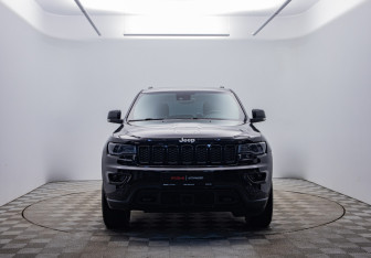 Подержанный автомобиль Jeep Grand Cherokee 2020 года (2 фото)