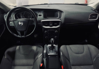 Подержанный автомобиль Volvo V40 Cross Country 2013 года (11 фото)