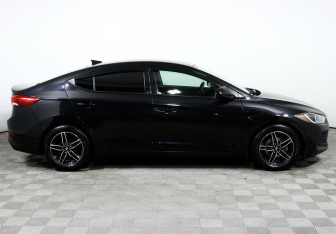Подержанный автомобиль Hyundai Elantra Sedan 2018 года (4 фото)