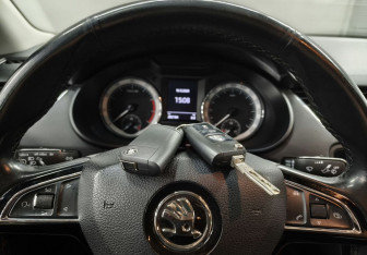 Подержанный автомобиль Skoda Octavia Liftback 2018 года (17 фото)