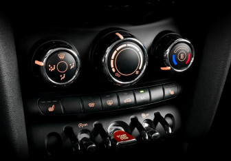 Подержанный автомобиль MINI Hatch 2018 года (24 фото)