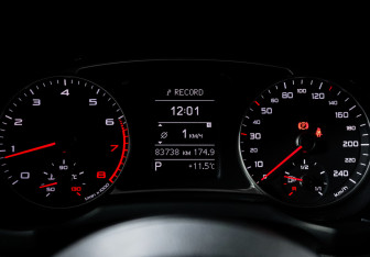 Подержанный автомобиль Audi A1 2015 года (11 фото)