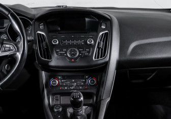 Подержанный автомобиль Ford Focus Hatchback 2017 года (13 фото)