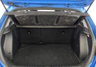 Подержанный автомобиль Kia Rio Hatchback 2019 года (10 фото)