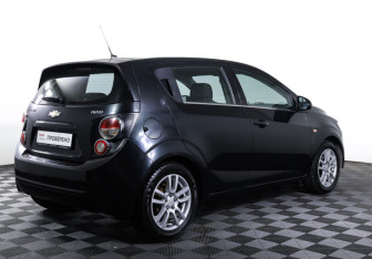 Подержанный автомобиль Chevrolet Aveo Hatchback 2014 года (5 фото)
