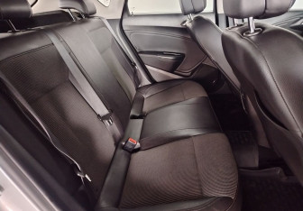 Подержанный автомобиль Opel Astra Hatchback 2011 года (17 фото)