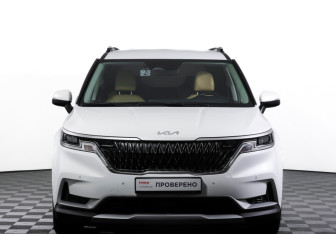 Подержанный автомобиль Kia Carnival 2021 года (2 фото)