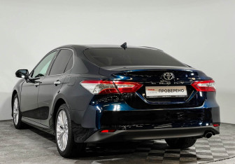 Подержанный автомобиль Toyota Camry Sedan 2019 года (7 фото)