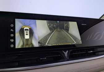 Подержанный автомобиль Voyah Dream 2023 года (25 фото)