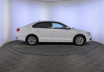 Подержанный автомобиль Volkswagen Jetta Sedan 2014 года (4 фото)