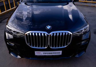 Подержанный автомобиль BMW X7 2020 года (16 фото)