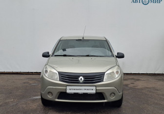 Подержанный автомобиль Renault Sandero 2011 года (2 фото)