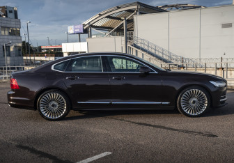 Подержанный автомобиль Volvo S90 2019 года (4 фото)