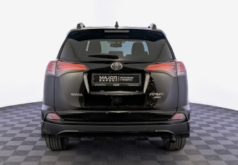 Подержанный автомобиль Toyota RAV4 2019 года (6 фото)