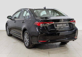 Подержанный автомобиль Toyota Corolla Sedan 2019 года (7 фото)