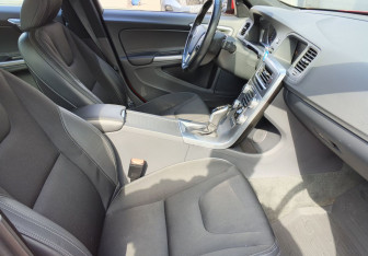 Подержанный автомобиль Volvo S60 2017 года (12 фото)