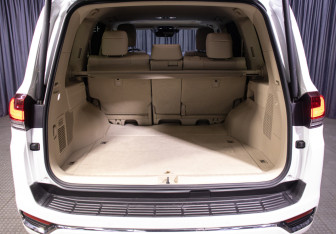 Подержанный автомобиль Toyota Land Cruiser Suv 2021 года (10 фото)