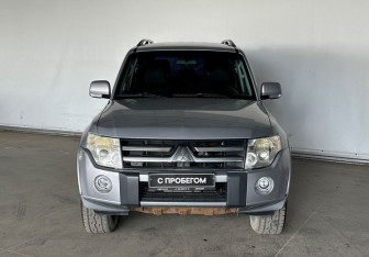 Подержанный автомобиль Mitsubishi Pajero 2011 года (2 фото)