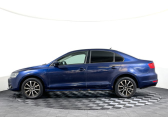 Подержанный автомобиль Volkswagen Jetta Sedan 2012 года (8 фото)