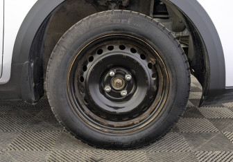 Подержанный автомобиль Kia Rio Hatchback 2021 года (12 фото)