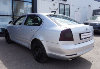 Подержанный автомобиль Skoda Octavia Liftback 2010 года (7 фото)